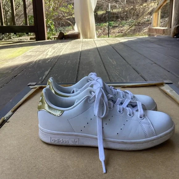 Adidas Stan Smith white with gold trim sneakers, size 5.5 - Picture 6 of 8